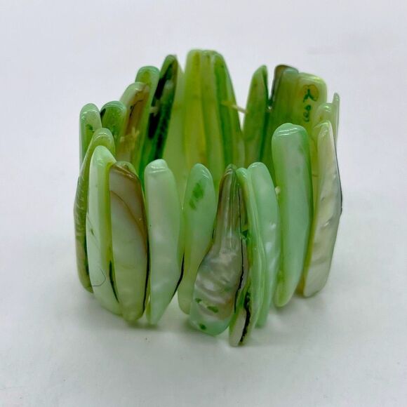 Mother of Pearls stretch Bracelet - Picture 5 of 6